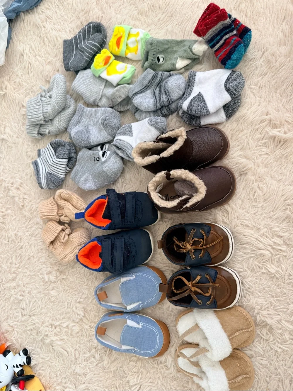 Bundle of newborn shoes & socks